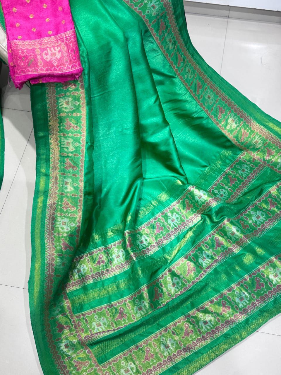 Green n  pink patola dola crepe 106 saree