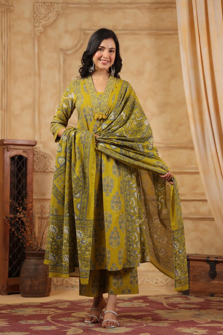 Green Cotton Thread Embroidery Straight Fit pulse size Kurtha