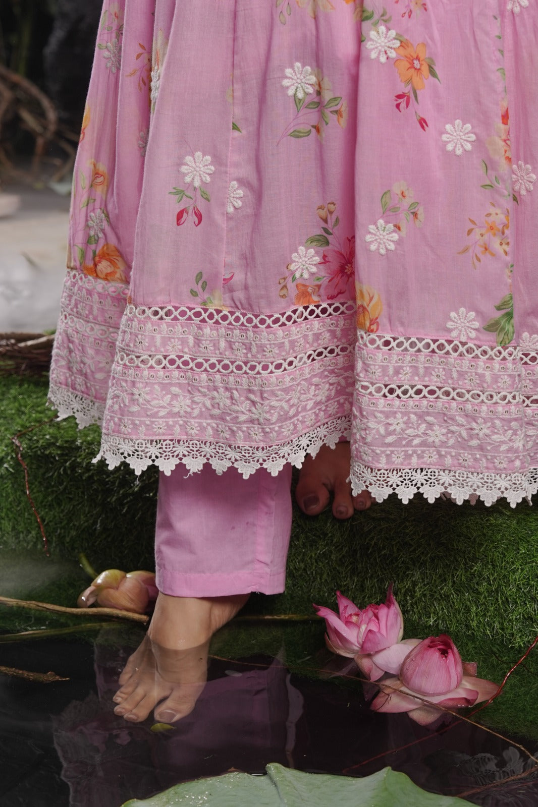 Pink Cotton  Thread Embroidery Anarkali Flower Print Kurtha 742