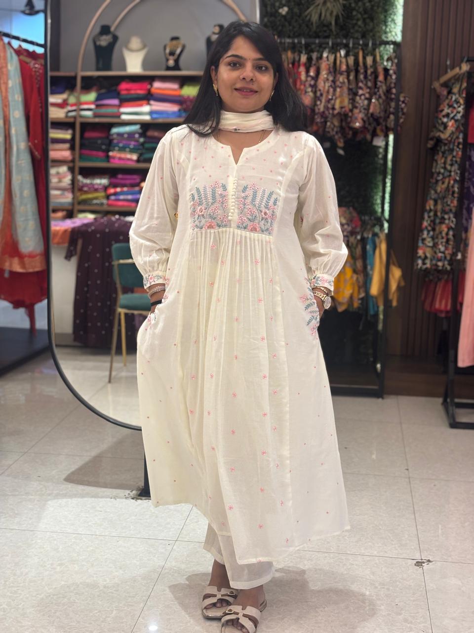 "Naya" White Cotton thread embroidery kurtha 009